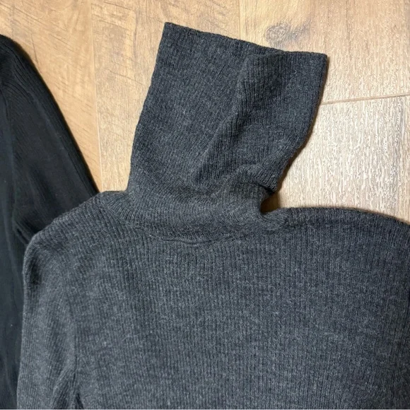 Uniqlo Large Wool Turtlenecks - Picture 3 of 7